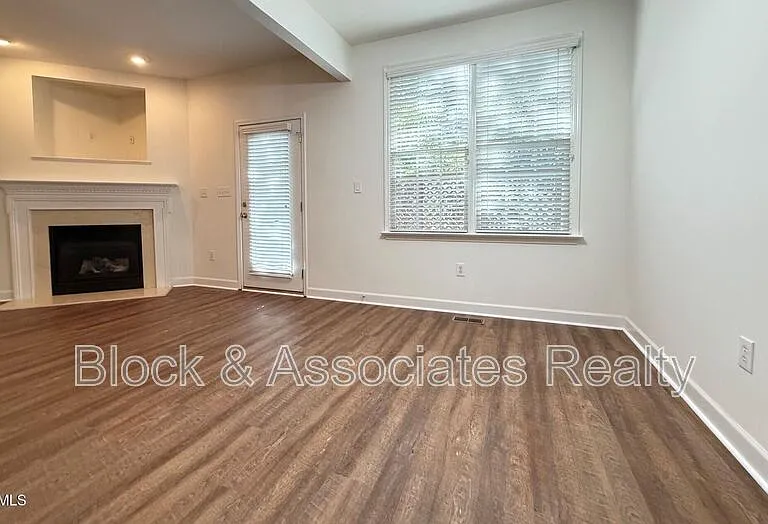 5523 Cottonrose Ln — Photo 7