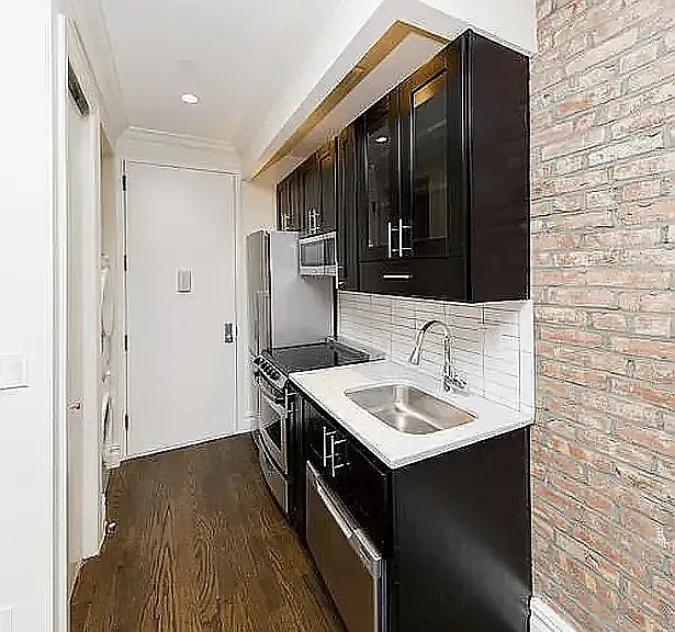 222 E 12th St #4A — Photo 5