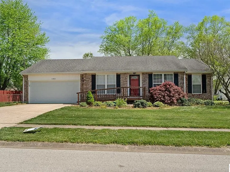 1302 Williamsburg Dr — Photo 1