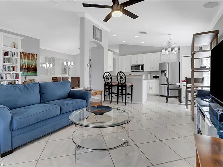 7477 Lourdes Ct — Photo 6