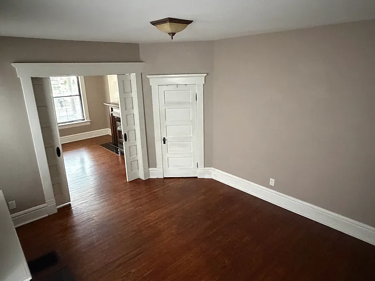 320 E Whittier St — Photo 3