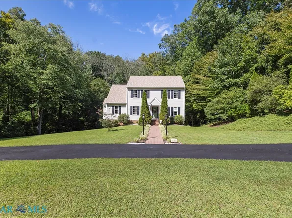 8680 Country View Ln, North Prince George, VA 23860