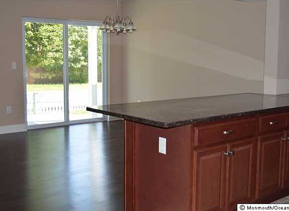 4th image of 30 Wiley Way