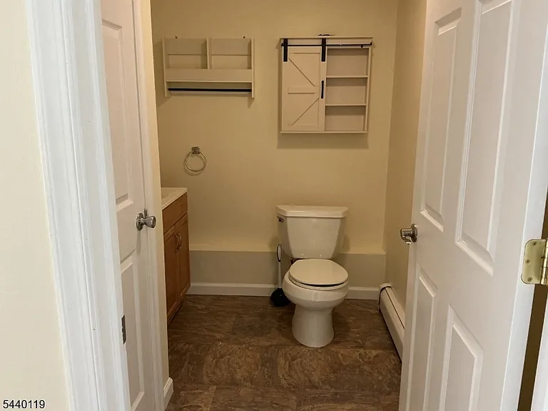 38 Henry St #A — Photo 43