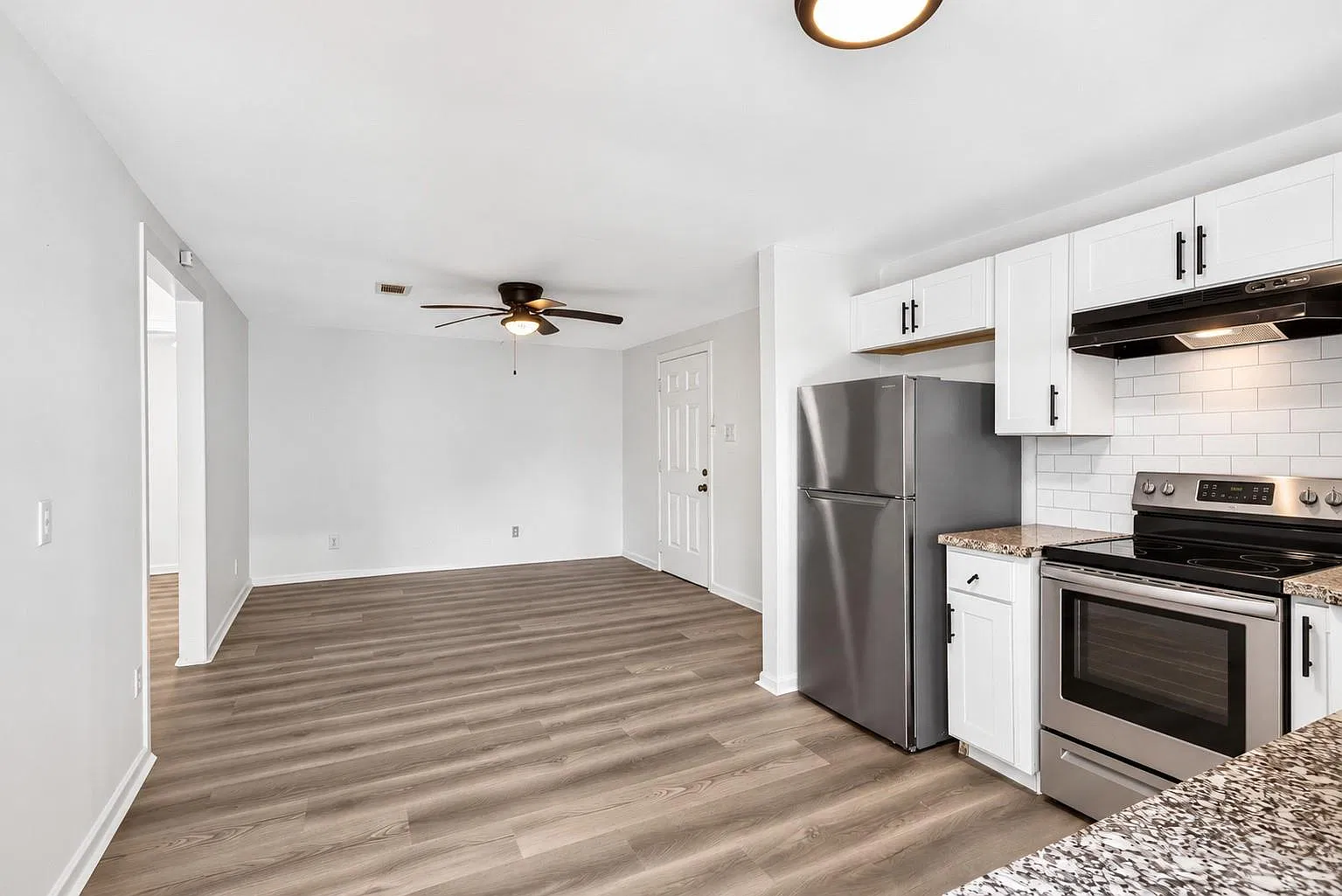3 bed, 1.0 bath, 858 sqft, $1,500 — Photo 4