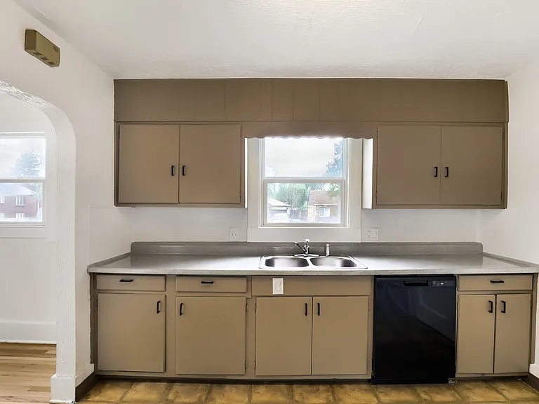 8001 E 16th Ave — Photo 5