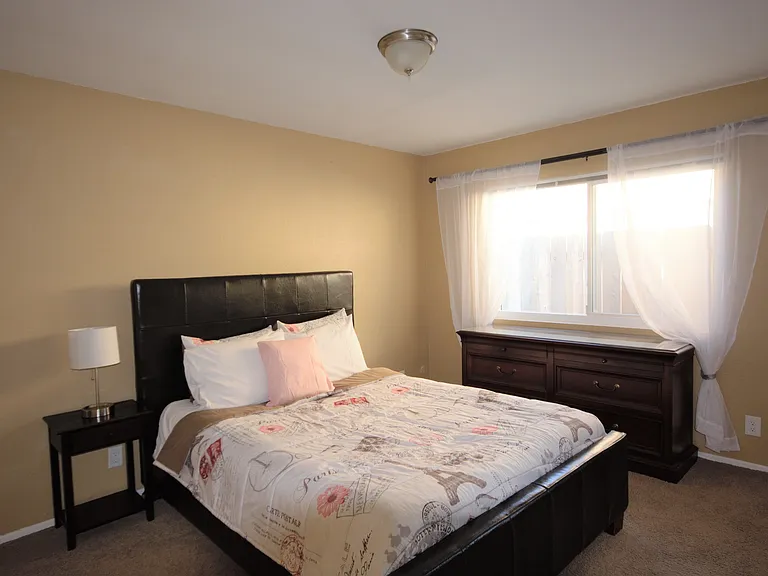 7902 Flanders Dr — Photo 9