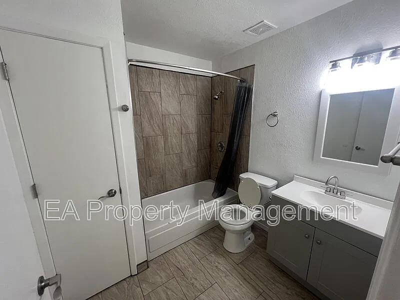 2 bed, 1.0 bath, 700 sqft, $1,150 — Photo 3