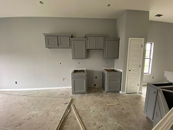 3rd image of 814 Crittenden Blvd