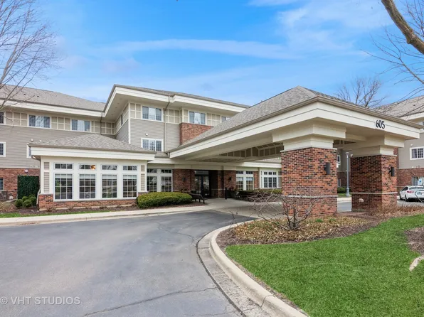 605 Barrington Ave APT 228, East Dundee, IL 60118