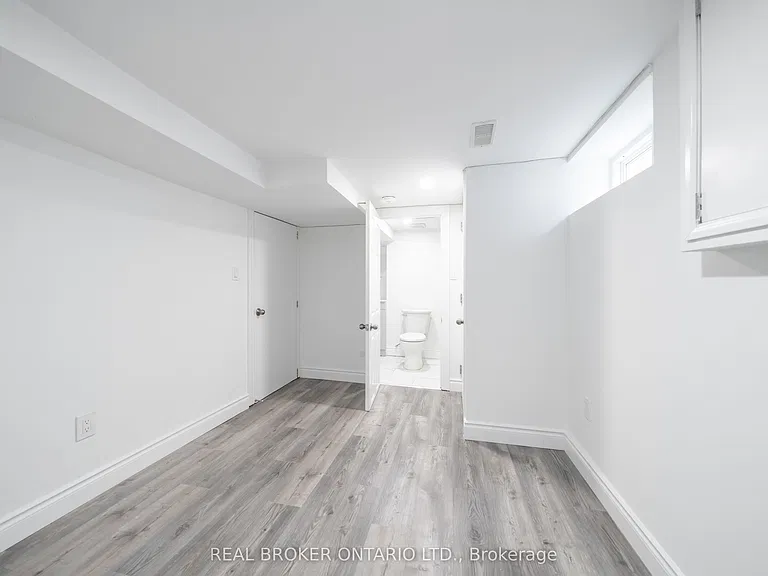 12 Villa Rd #BASEMENT — Photo 18