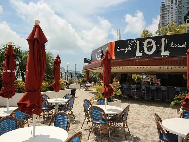 999 Brickell Bay Dr — Photo 11