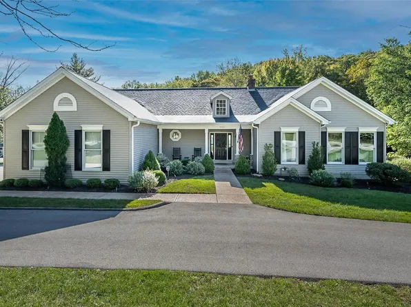 4100 Radcliffe Woods Ct, Eureka, MO 63025