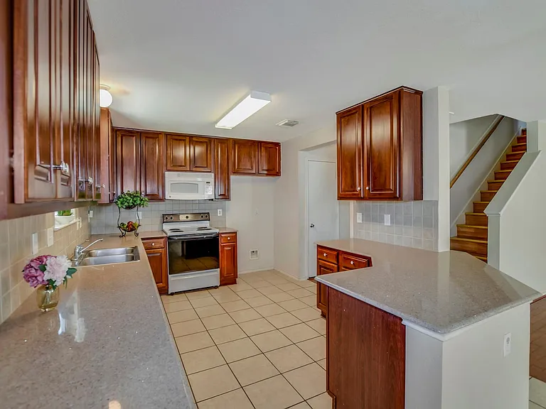 18231 Valebluff Ln — Photo 8