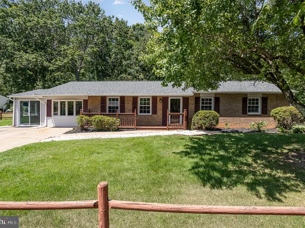 137 Winewood Dr, Locust Grove, VA 22508