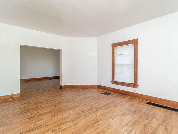 4th image of 668 Michigan Ave E