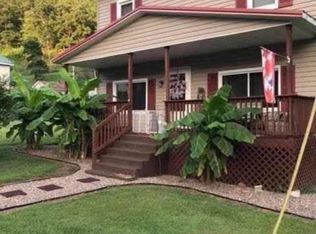 36 Broad St, Van Lear, KY 41265