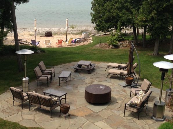 6579 Woods Creek Dr, Charlevoix, MI 49720