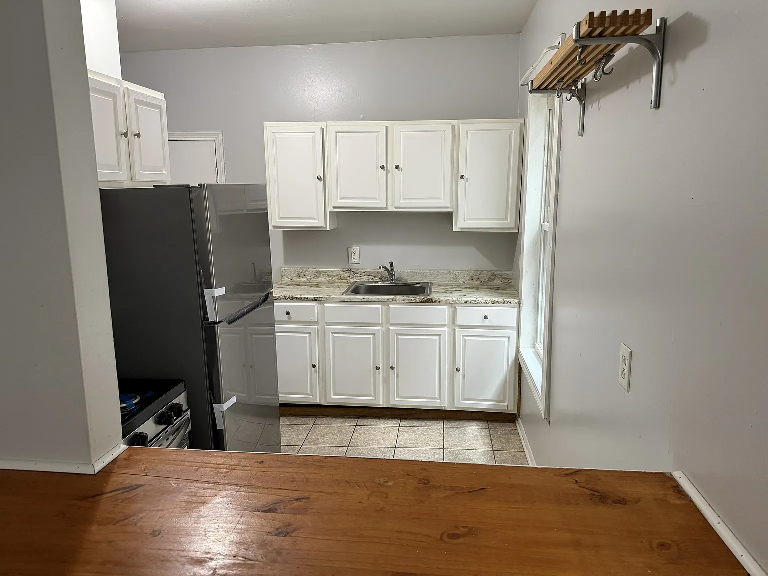 652 Clarissa St — Photo 1