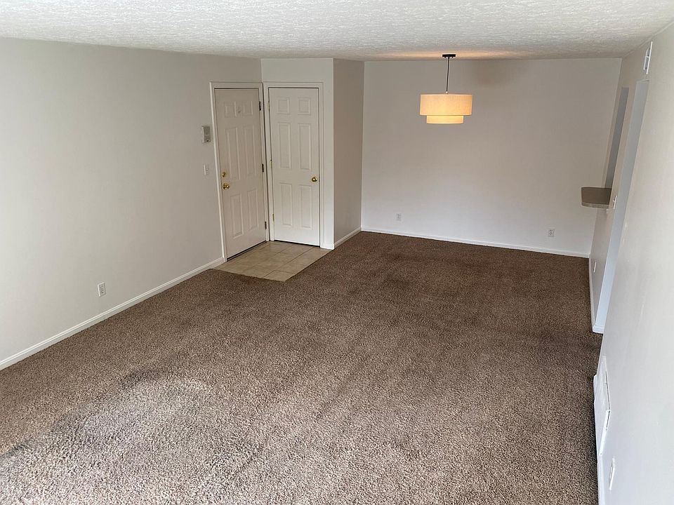 Entry & dining area