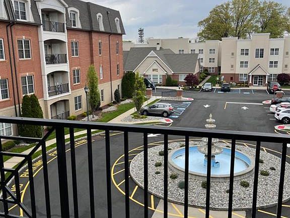 4th image of 323 Regency Pl