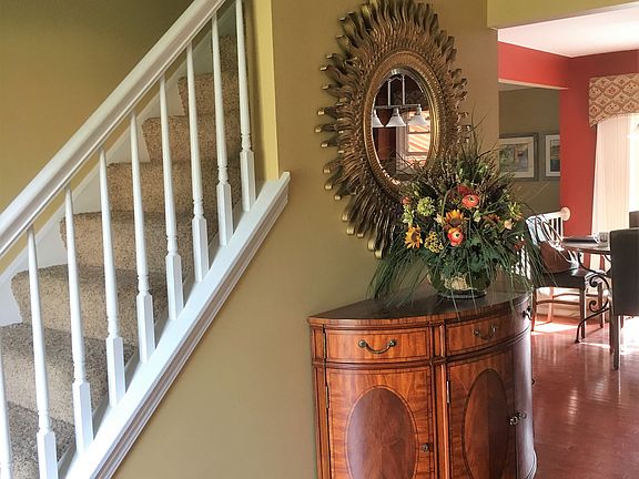 Elegant open entrance way