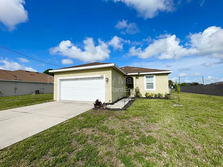 1622 SW 16th Ct — Photo 2