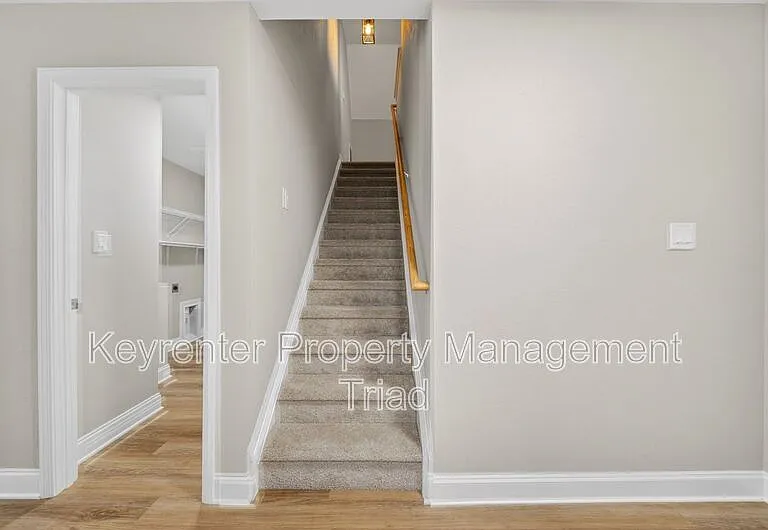 1153 Hawick Dr — Photo 26