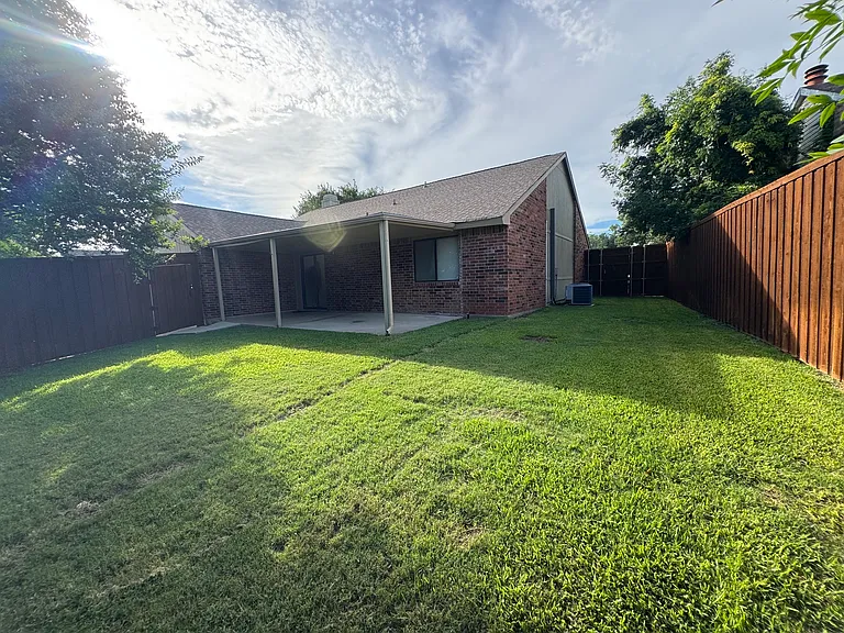 1104 Kesser Dr — Photo 23