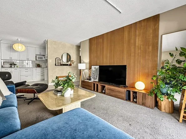 275 W 2nd St #309, North Vancouver, BC V7M 1C9