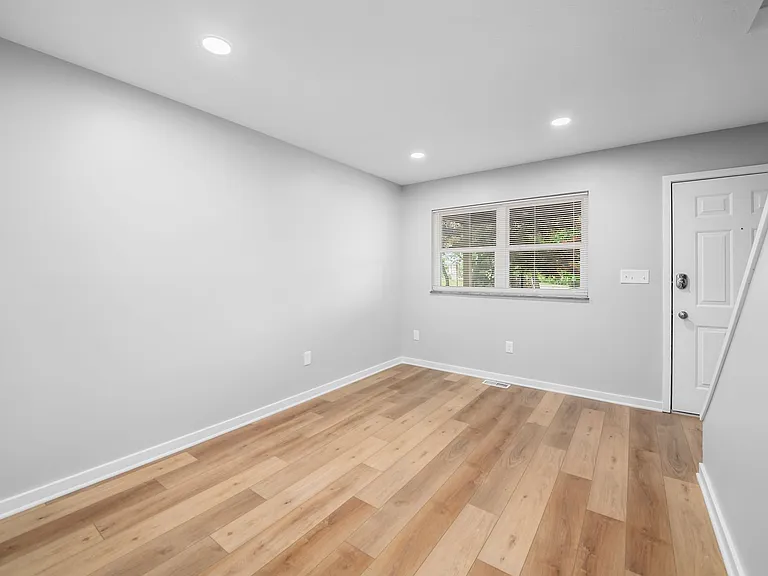4039 Lincoln Ave — Photo 16