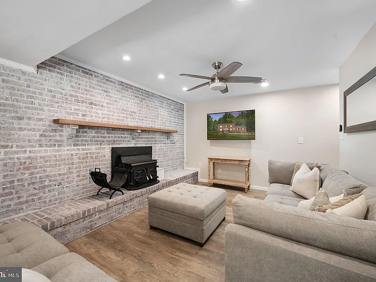 6 Roseville Ct — Photo 34