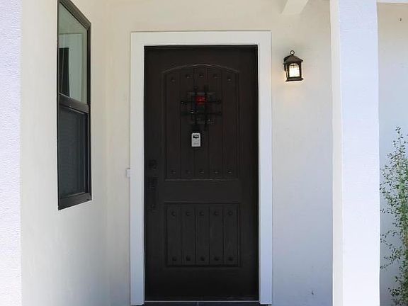 3rd image of 1695 Lincoln Ave