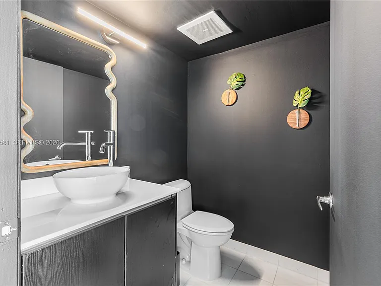 665 NE 25th St #1504 — Photo 13