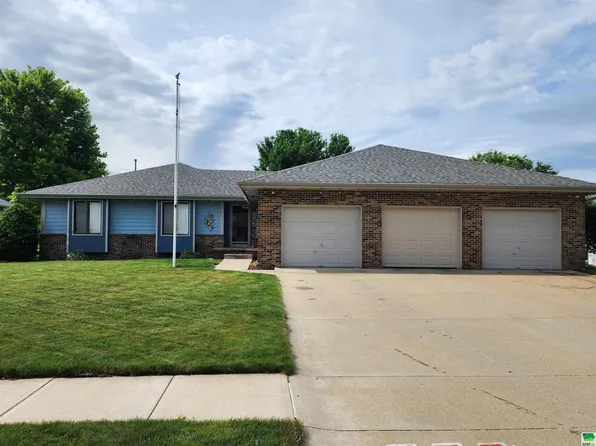 912 E 29th St, South Sioux City, NE 68776