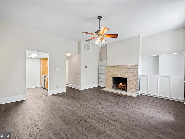 1023 Clinton St #205 — Photo 3