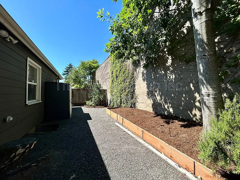 4831 N Maryland Ave #A — Photo 22