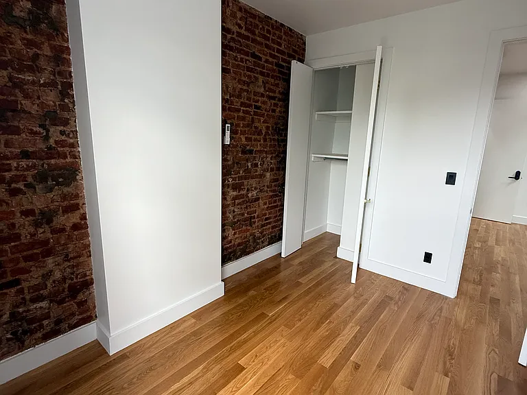 60-82 Catalpa Ave #2B — Photo 5