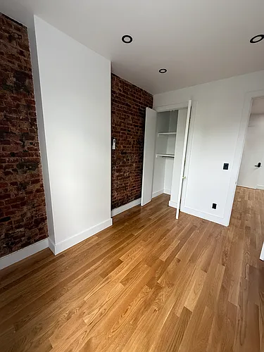 60-82 Catalpa Ave #2B Photo 1