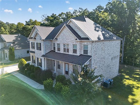 3rd image of 6852 Louis Dr