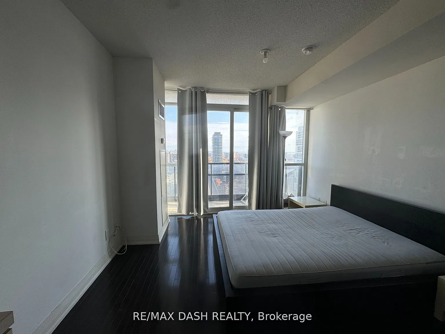 Studio, $2,000 — Photo 4