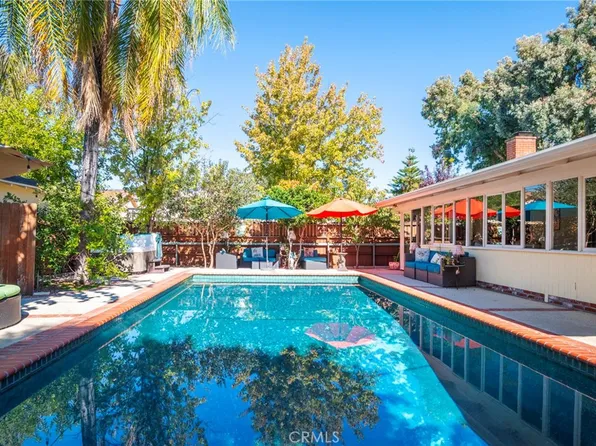 5223 Alhama Dr, Woodland Hills, CA 91364