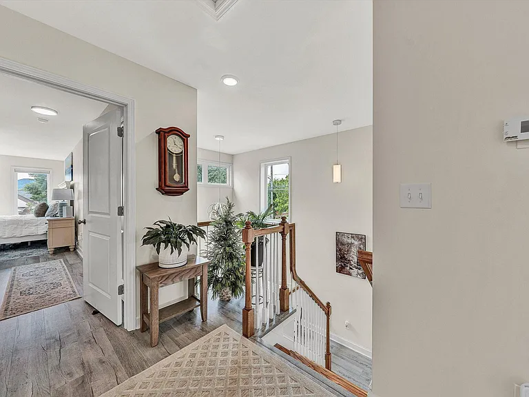 140 W Calhoun St — Photo 14