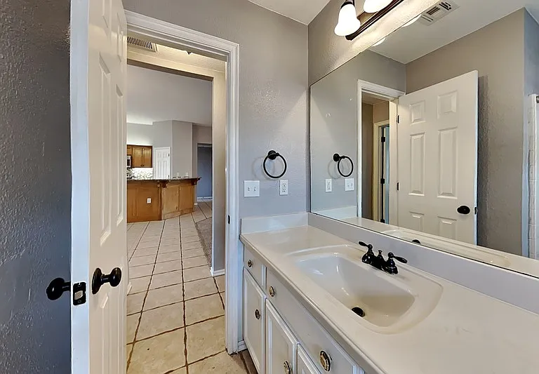 1717 SW 32nd St — Photo 15