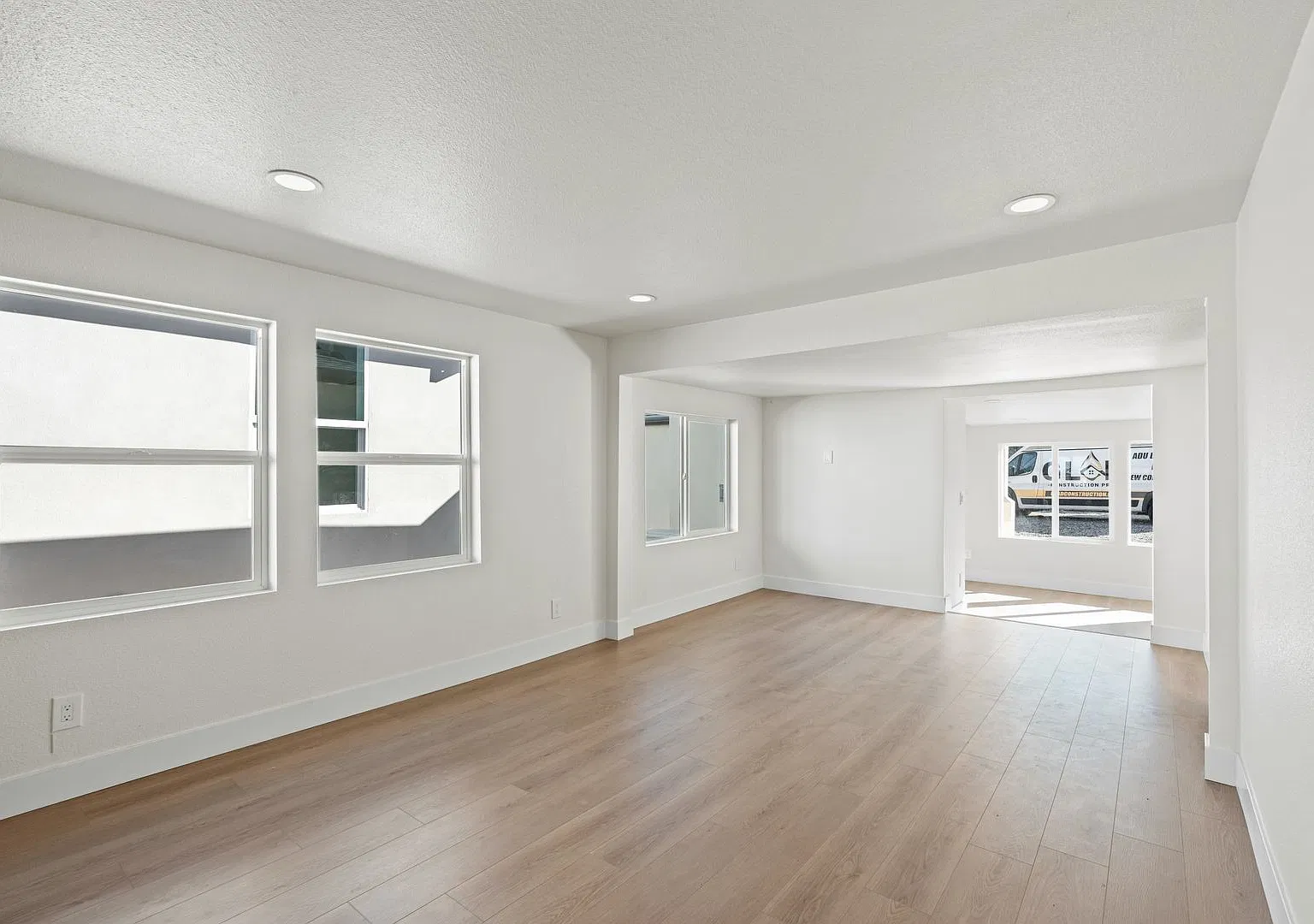 3109 29th Ave — Photo 2