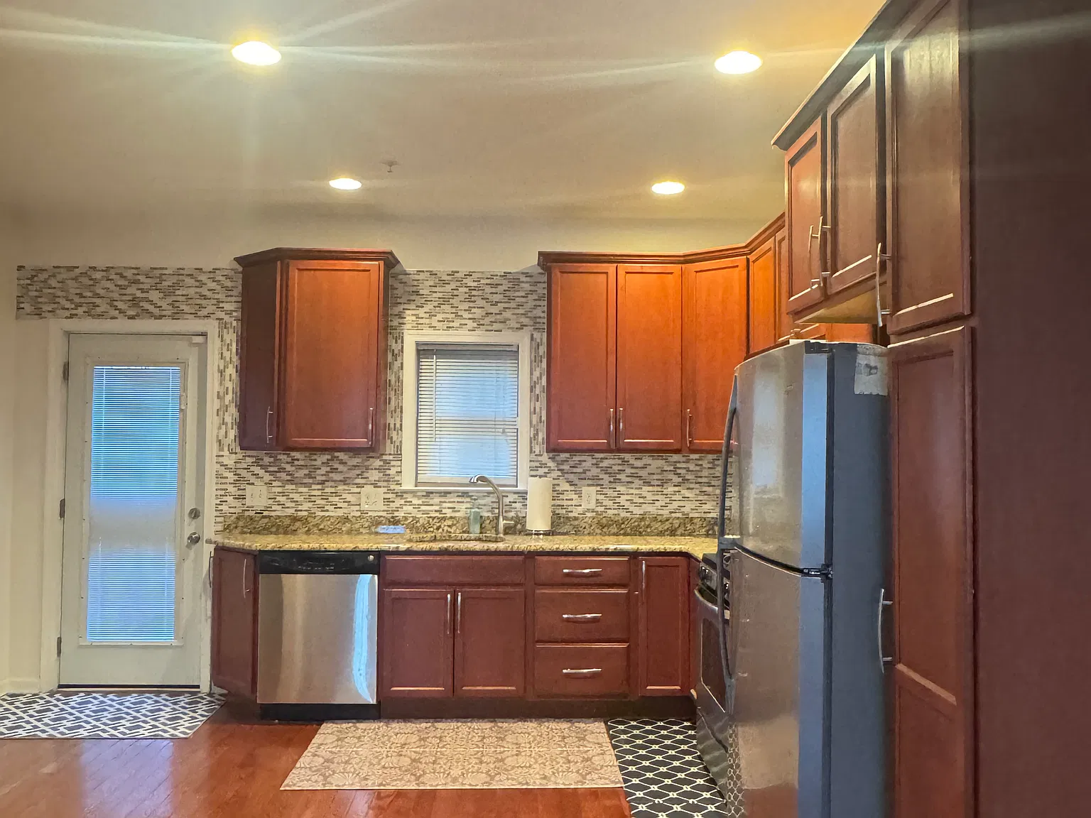 3 bed, 2200 sqft, $2,495 — Photo 3