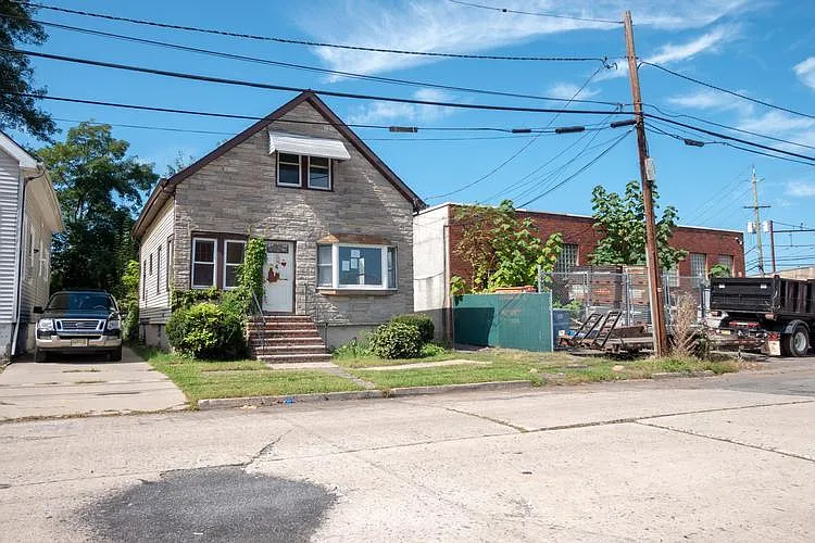 8 Fern St photo 1