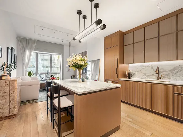 515 18th St #901, New York, NY 10011