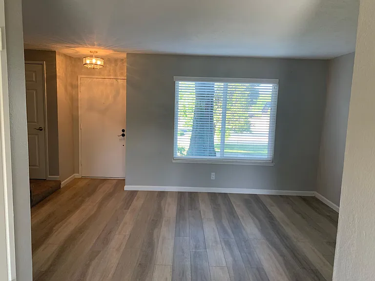 1443 Spring Valley Cmn — Photo 20
