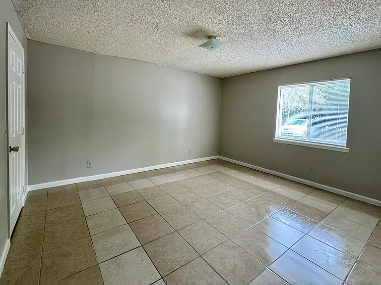 Cedar Creek Apartments — Photo 27